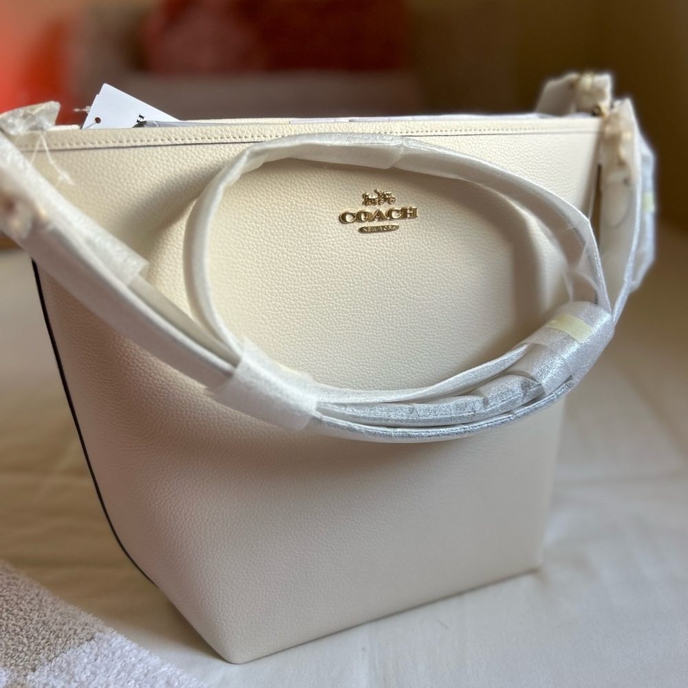 COACH City Large Bucket Bag